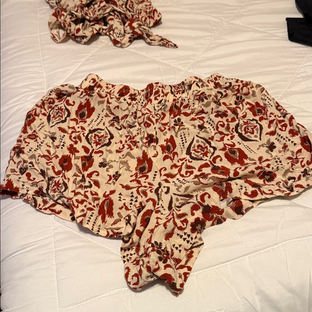 Love Notes Red And Cream Patterned Set - image 3